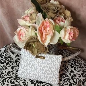 💕Michael Kors Fanny Bag💕